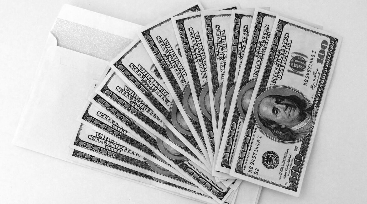 money being sent in envelope