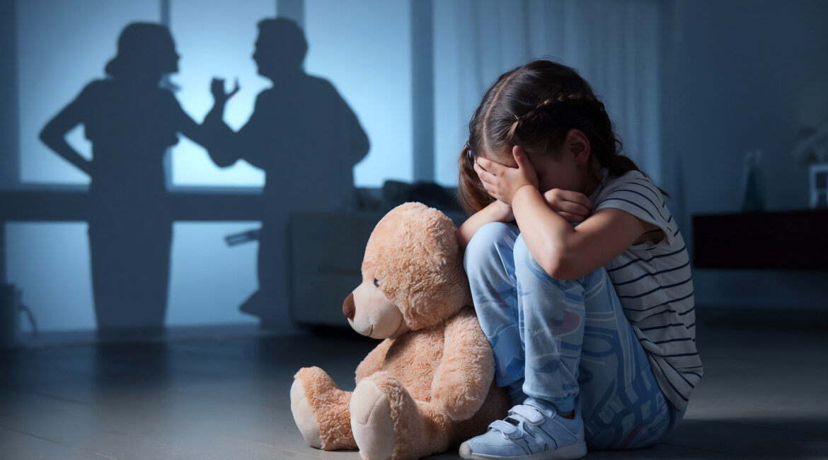 Child caught between divorcing parents during custody conflict in Florida